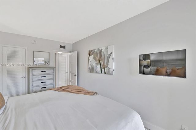 300 Golden Isles Dr 204, Hallandale Beach, FL 33009