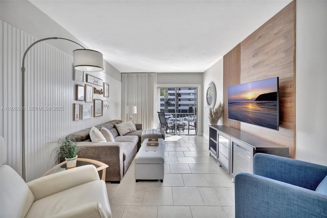 300 Golden Isles Dr 204, Hallandale Beach, FL 33009