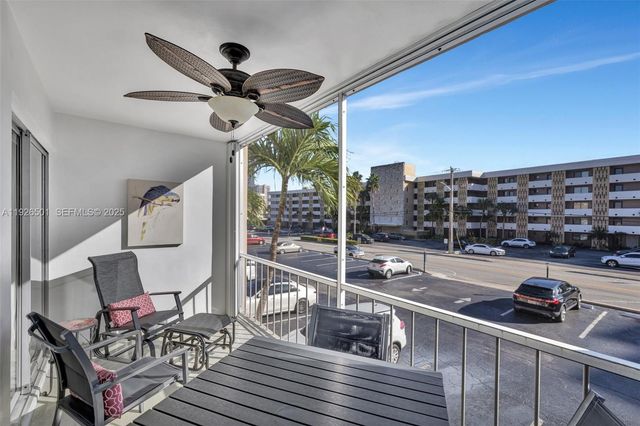 300 Golden Isles Dr 204, Hallandale Beach, FL 33009