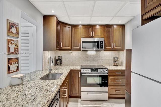 300 Golden Isles Dr 204, Hallandale Beach, FL 33009