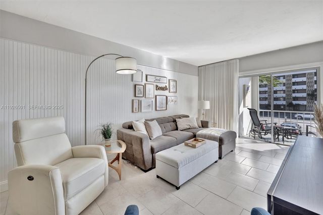 300 Golden Isles Dr 204, Hallandale Beach, FL 33009