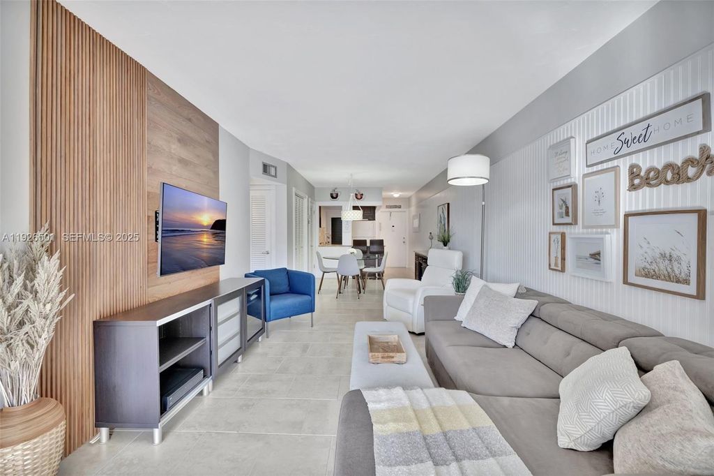 300 Golden Isles Dr 204, Hallandale Beach, FL 33009