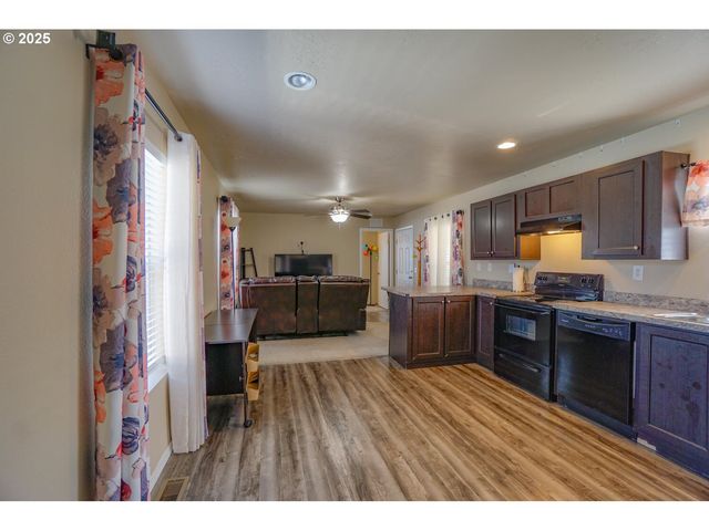 300 Sw 7TH Ave 211, Battle Ground, WA 98604