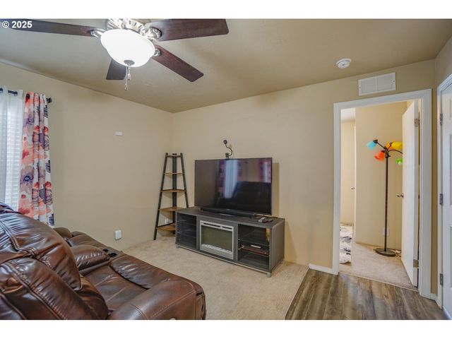 300 Sw 7TH Ave 211, Battle Ground, WA 98604