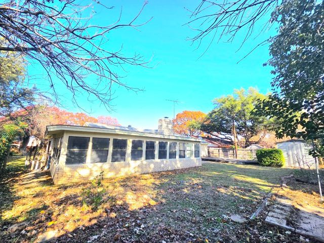 5708 Starlight Drive, Haltom City, TX 76117