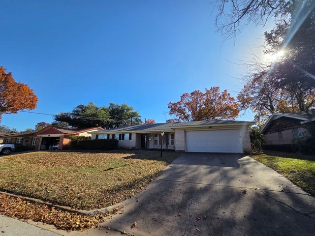 5708 Starlight Drive, Haltom City, TX 76117