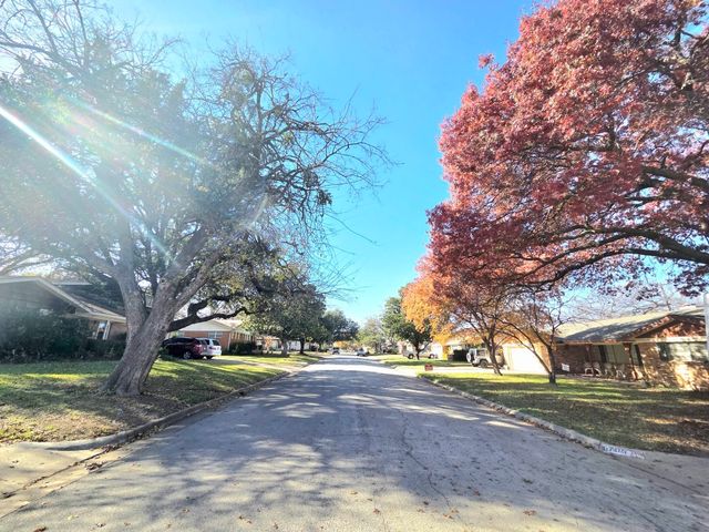 5708 Starlight Drive, Haltom City, TX 76117