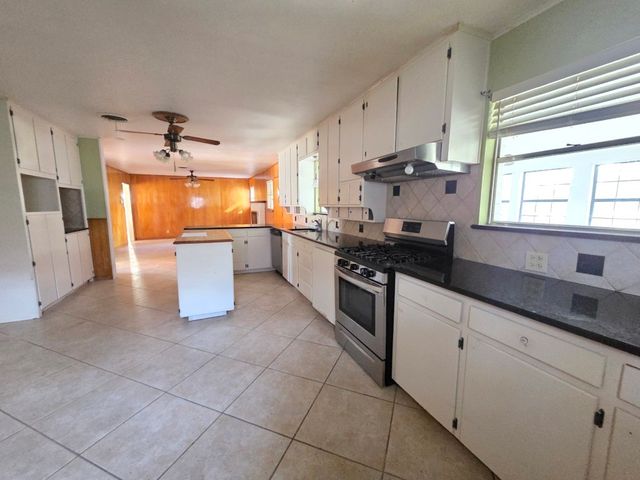 5708 Starlight Drive, Haltom City, TX 76117