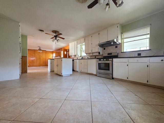 5708 Starlight Drive, Haltom City, TX 76117