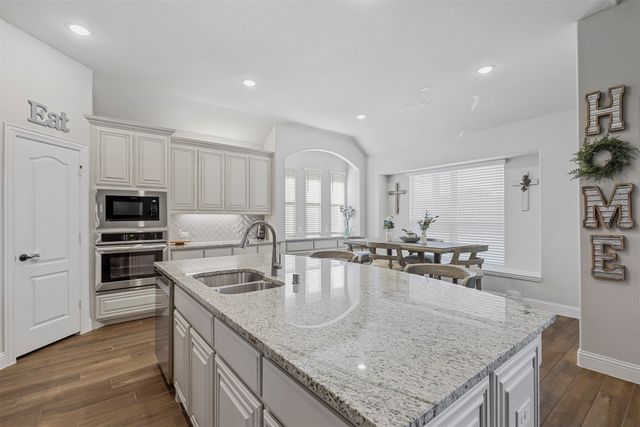 2204 Simpson Lane, Mansfield, TX 76063