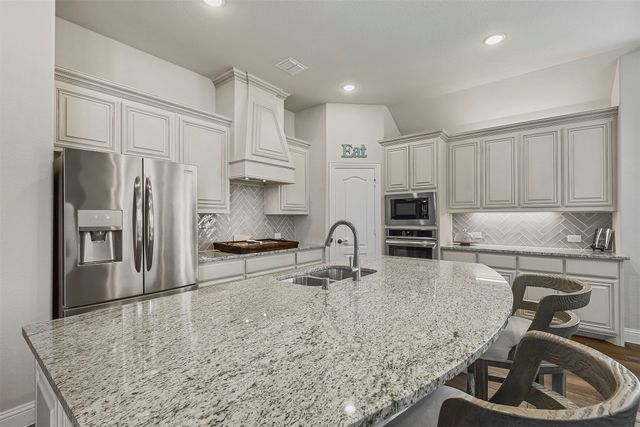 2204 Simpson Lane, Mansfield, TX 76063