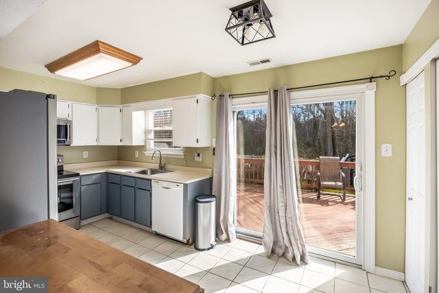 19 WOODVALE DR, Atco, NJ 08004