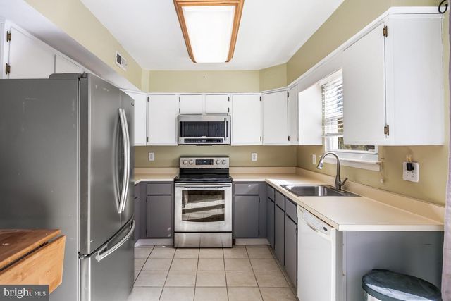 19 WOODVALE DR, Atco, NJ 08004