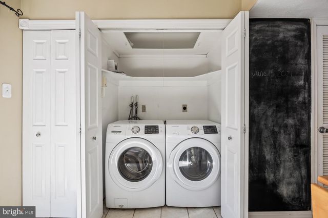 19 WOODVALE DR, Atco, NJ 08004