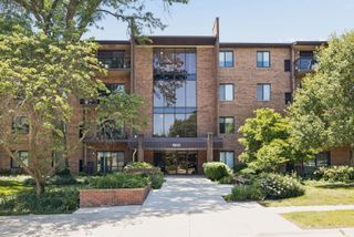 7510 Farmingdale Drive 304, Darien, IL 60561