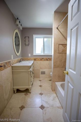 35470 Dearing Drive, Sterling Heights, MI 48312
