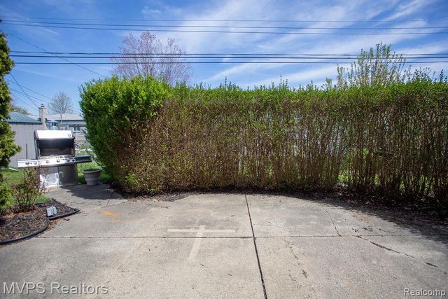 35470 Dearing Drive, Sterling Heights, MI 48312
