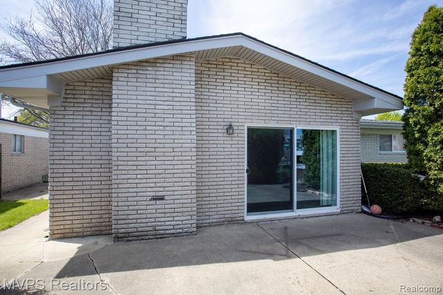 35470 Dearing Drive, Sterling Heights, MI 48312