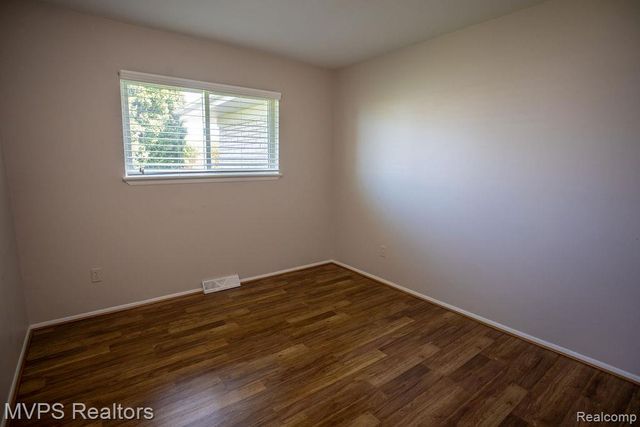 35470 Dearing Drive, Sterling Heights, MI 48312