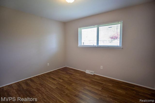 35470 Dearing Drive, Sterling Heights, MI 48312