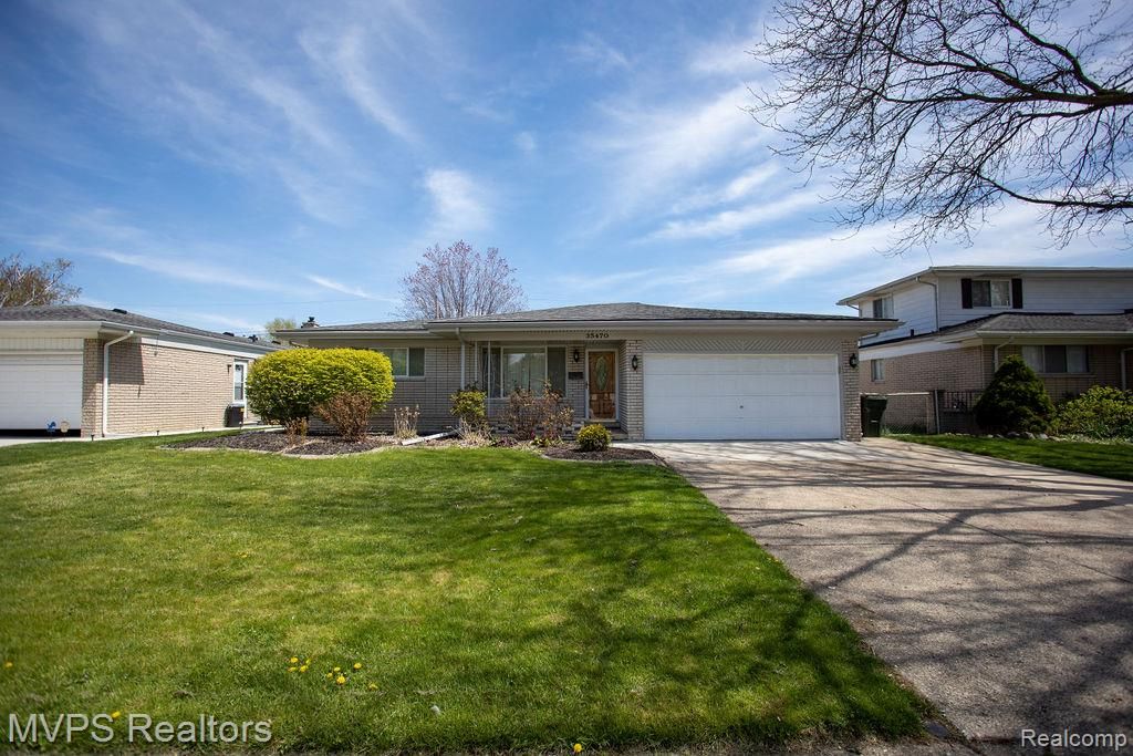 35470 Dearing Drive, Sterling Heights, MI 48312