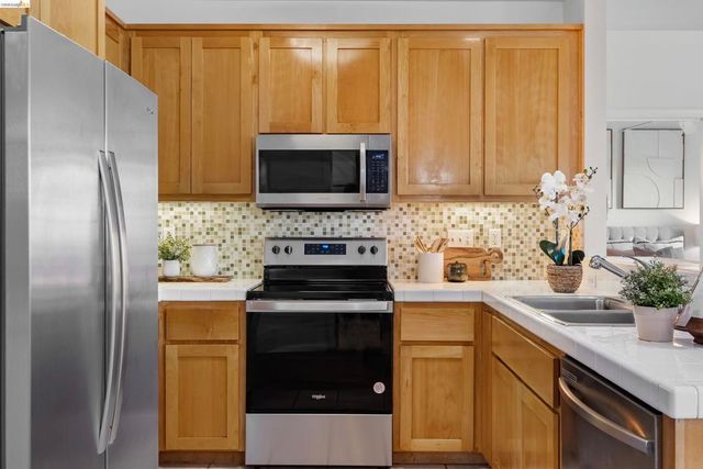 655 655 12Th St 205, Oakland, CA 94607