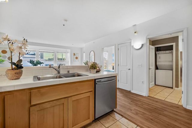 655 655 12Th St 205, Oakland, CA 94607