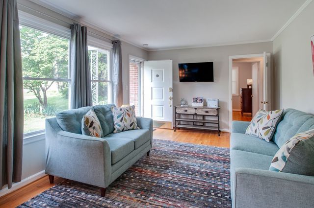 2305 Barclay Dr, Nashville, TN 37206