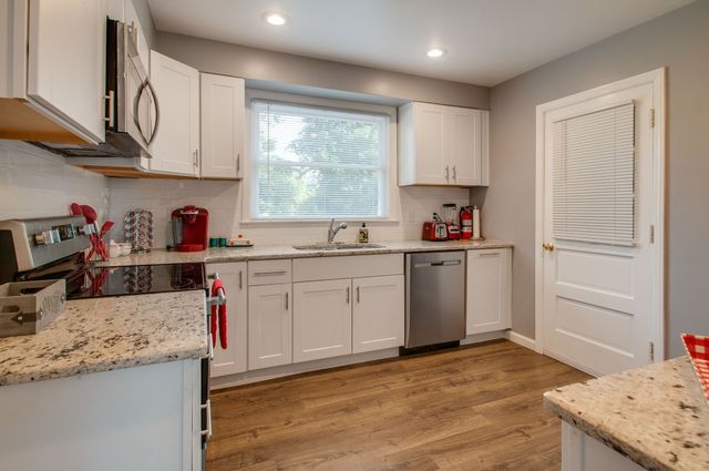 2305 Barclay Dr, Nashville, TN 37206