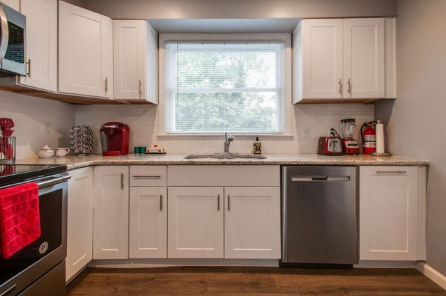 2305 Barclay Dr, Nashville, TN 37206