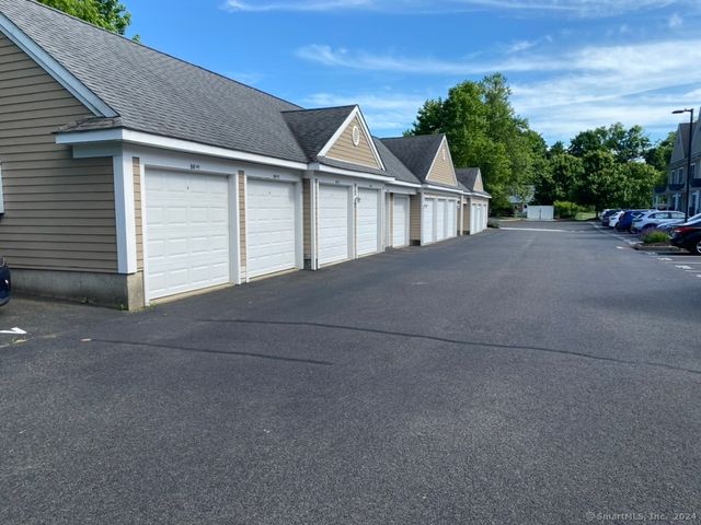 20 Orchard Street 103, Brookfield, CT 06804