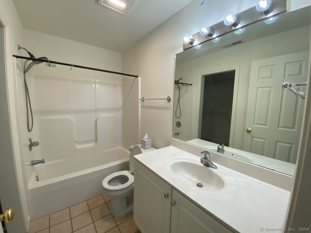 20 Orchard Street 103, Brookfield, CT 06804
