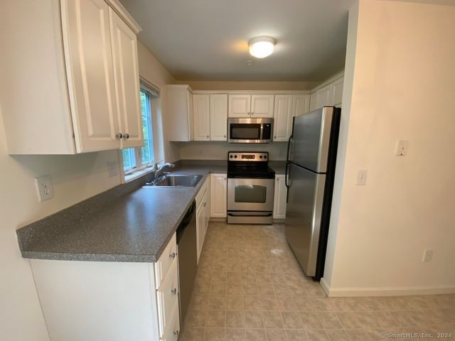 20 Orchard Street 103, Brookfield, CT 06804