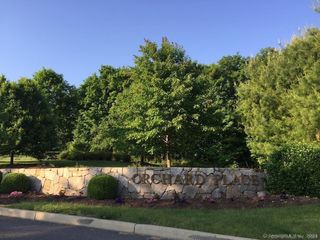 20 Orchard Street 103, Brookfield, CT 06804