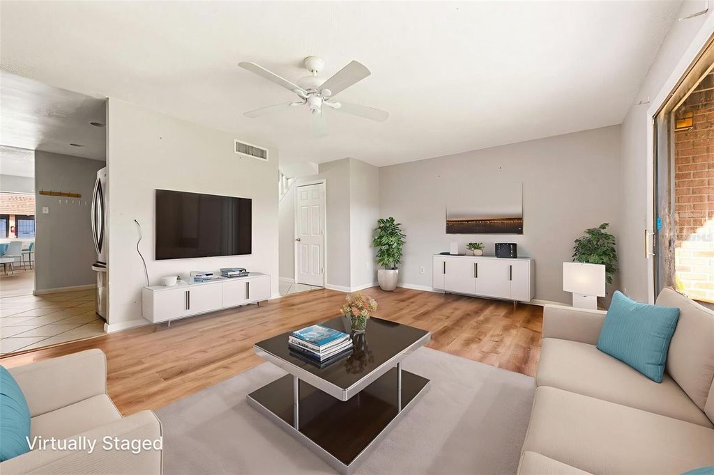 Image 6 of property listing at 5137 PICCADILLY CIRCUS COURT 3, Orlando, FL 32839