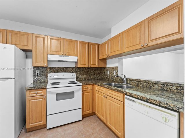 13078 SW 88th Ln B102, Miami, FL 33186