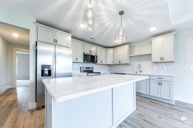 9172 Grammar Court, Manhattan, KS 66502