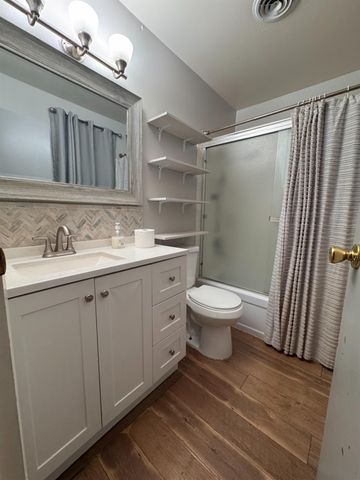 4815 N Winery Circle, Fresno, CA 93726