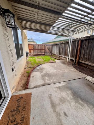 4815 N Winery Circle, Fresno, CA 93726