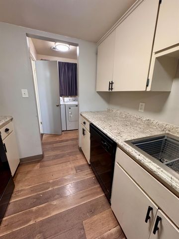 4815 N Winery Circle, Fresno, CA 93726