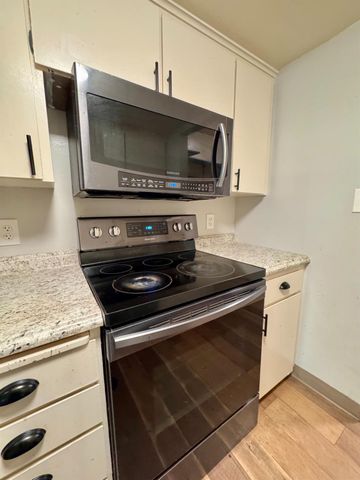 4815 N Winery Circle, Fresno, CA 93726