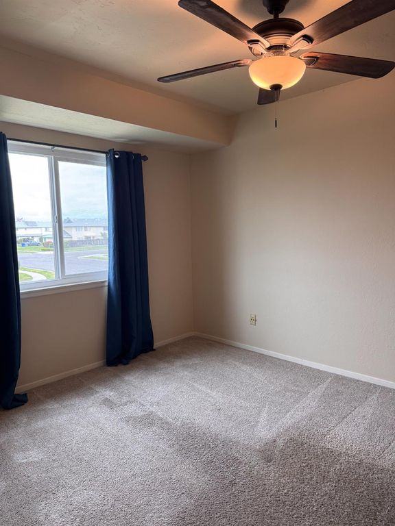 Image 13 of property listing at 4815 N Winery Circle, Fresno, CA 93726