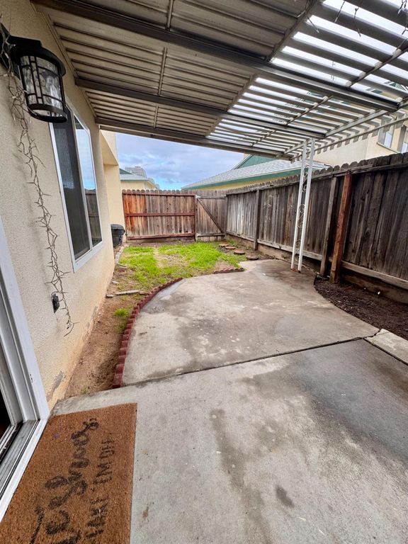 Image 24 of property listing at 4815 N Winery Circle, Fresno, CA 93726