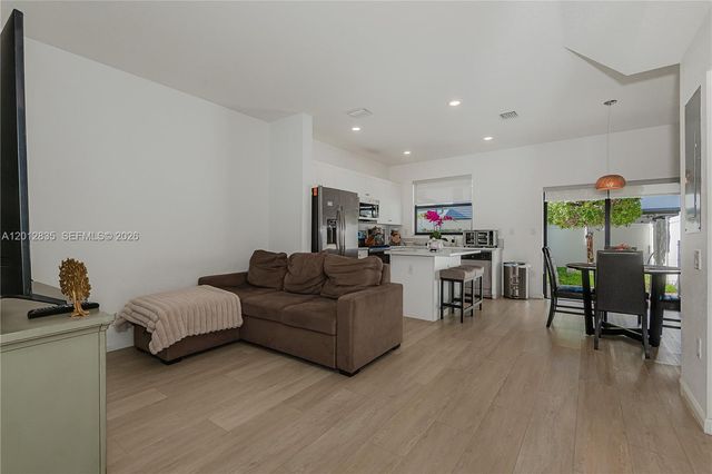 3323 W 106th Ter, Hialeah, FL 33018