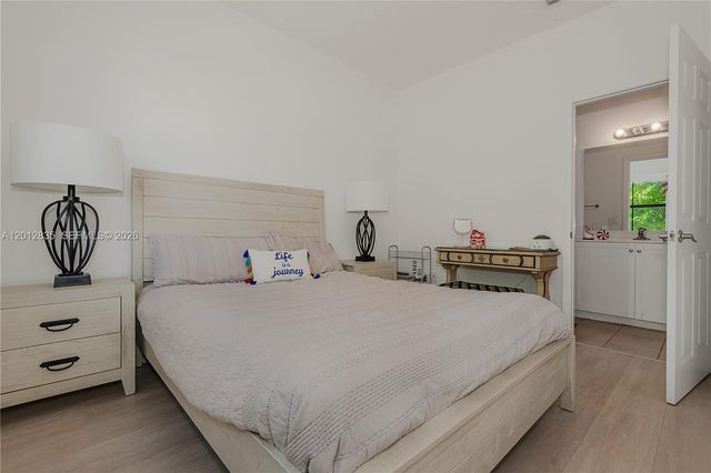 3323 W 106th Ter, Hialeah, FL 33018