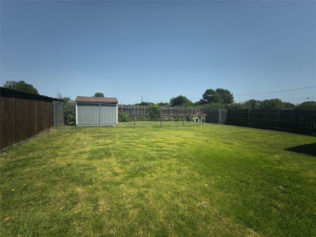 3027 Ames Road, Lancaster, TX 75134