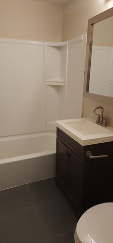 1 Old Colony Rd 109, Mansfield, MA 02048