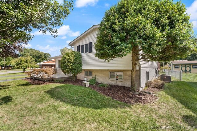 1327 Ridgeway Drive, Jeffersonville, IN 47130