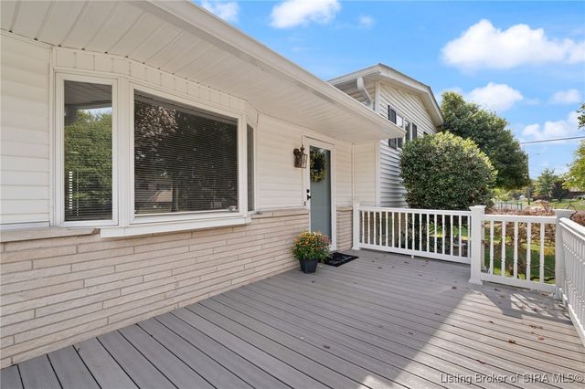 1327 Ridgeway Drive, Jeffersonville, IN 47130