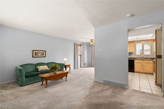 1327 Ridgeway Drive, Jeffersonville, IN 47130